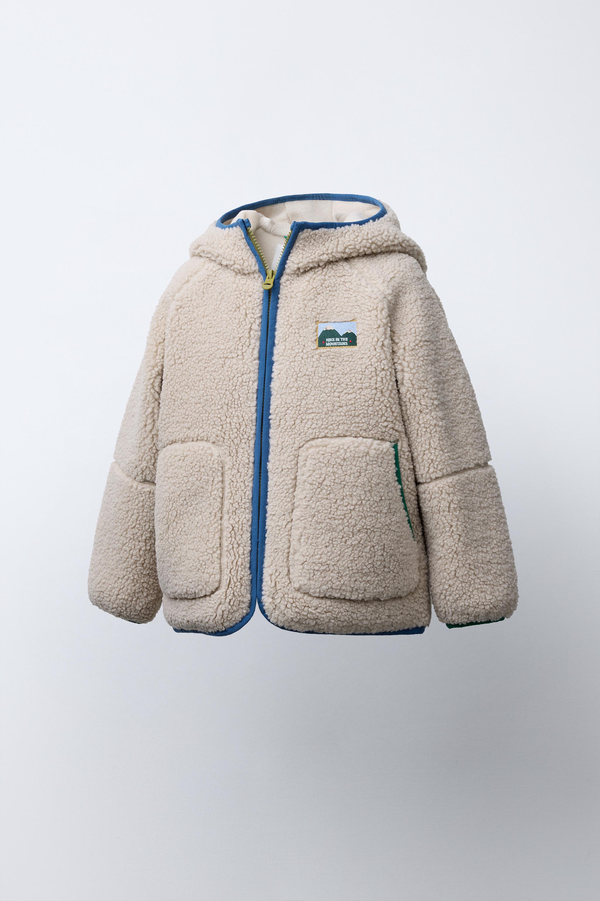 VESTE EFFET MOUTON CAPUCHE LISERÉS CONTRASTE